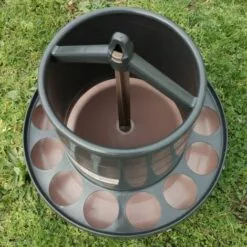 CHEMIN DES POULAILLERS Mangeoire Poule À Pieds En Plastique Recyclé Eco 12kg -Poulailler et élevage de la basse-cour Soldes Magasin 19946888 3