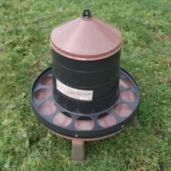 CHEMIN DES POULAILLERS Mangeoire Poule À Pieds En Plastique Recyclé Eco 12kg -Poulailler et élevage de la basse-cour Soldes Magasin 19946888 4